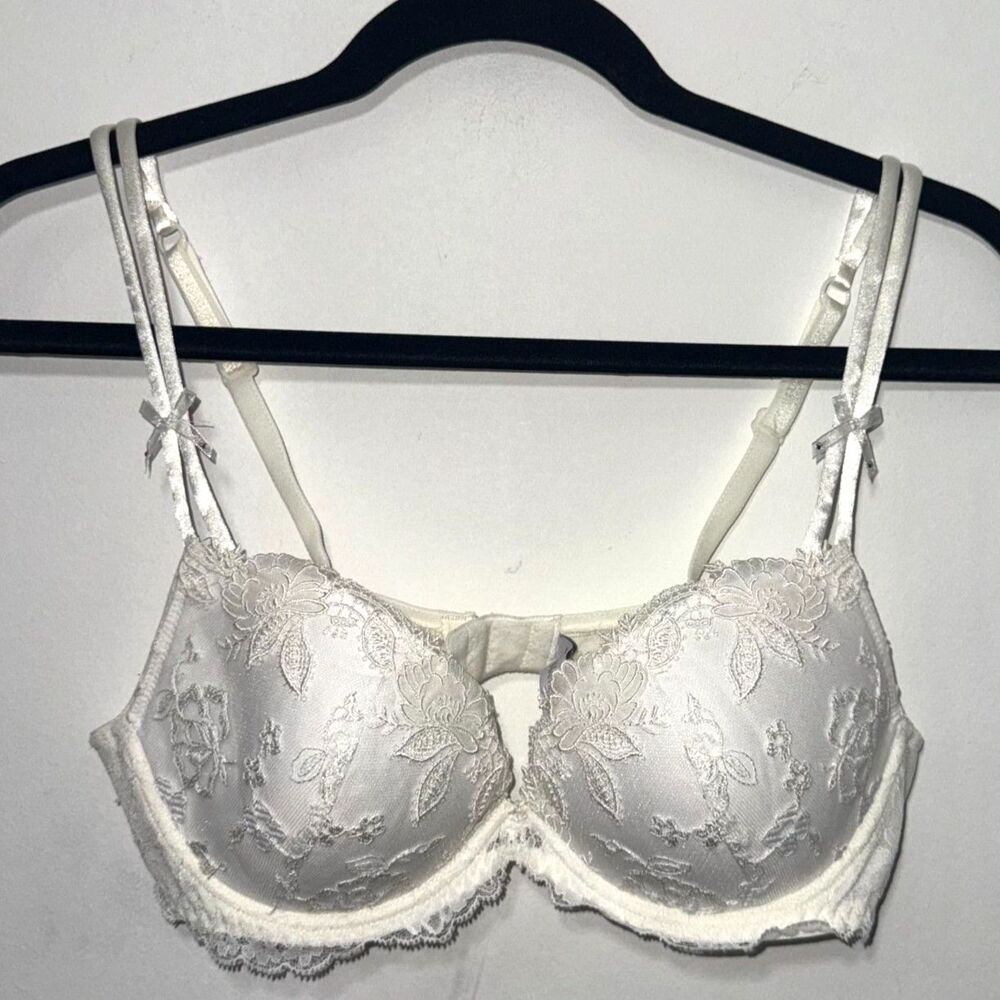 Lise Charmel Floral Contour Lace Bra With Bows - White 32/34
